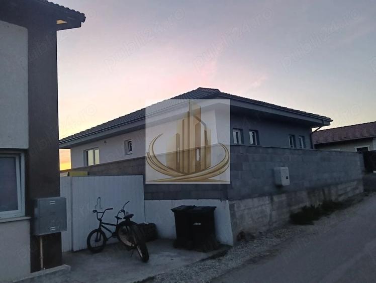 Casă individuală cu 3 camere cu Canalizare în Sânandrei