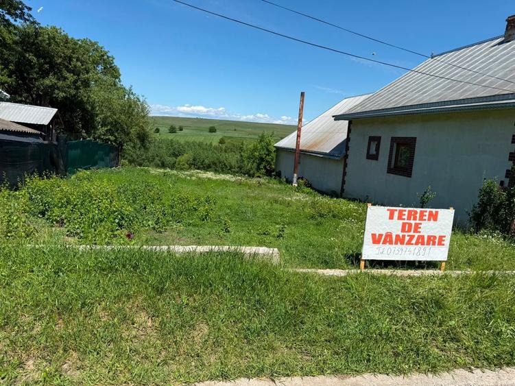 Teren de 1800 mp, în Stroiești