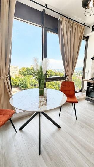 Apartament cu 2 camere semidecomandat, mobilat în Central