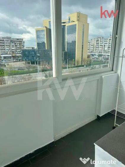 Apartament cu 3 camere semidecomandat în George Enescu