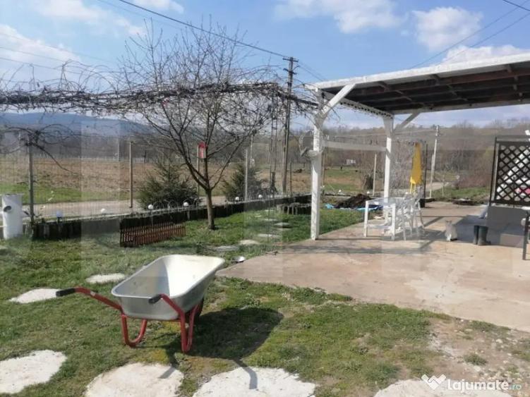 Casă cu 2 camere cu Teren 1800 Mp în Vârfurile