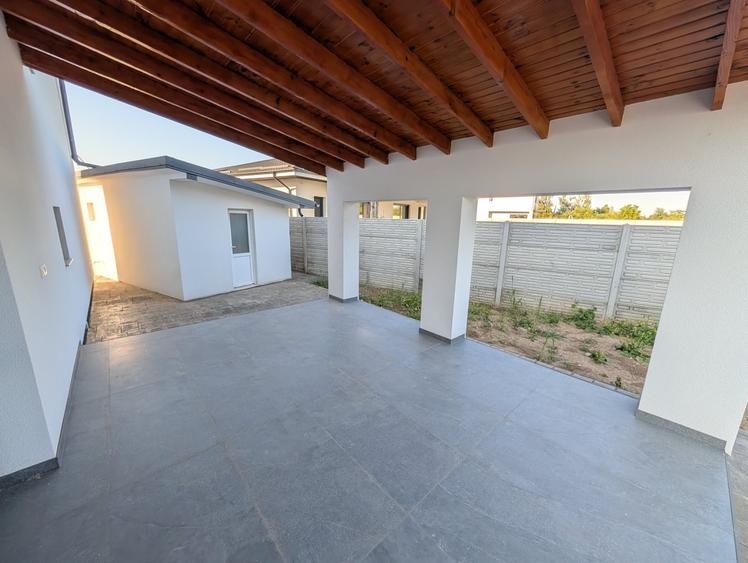 Casă individuală cu 5 camere cu Canalizare în Ștefăneștii de Jos