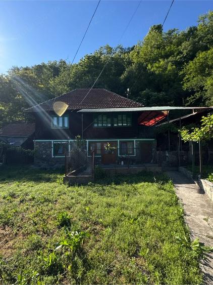 Casa cu teren de vanzare Petrila - 1