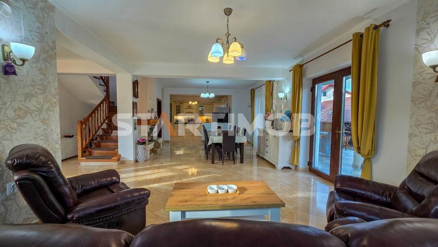 Casă individuală cu 6 camere cu Canalizare în Florilor