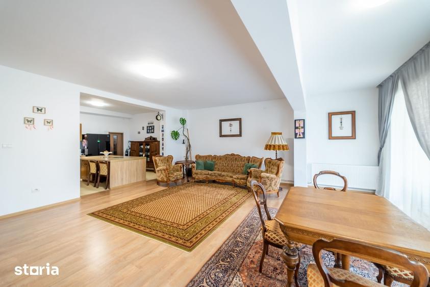 Casă cu 5 camere cu Teren 1472 Mp în Sânnicolau Mic