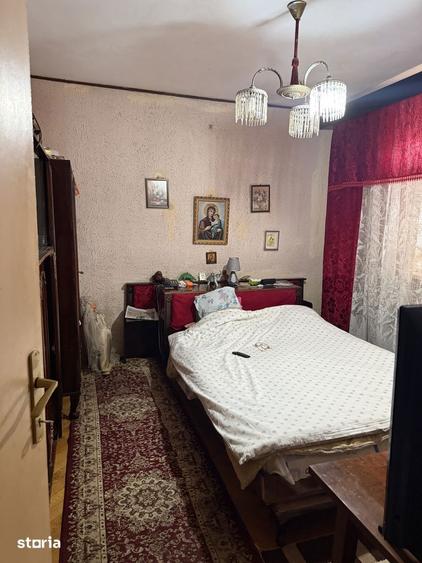 Apartament cu 3 camere decomandat în Calea București