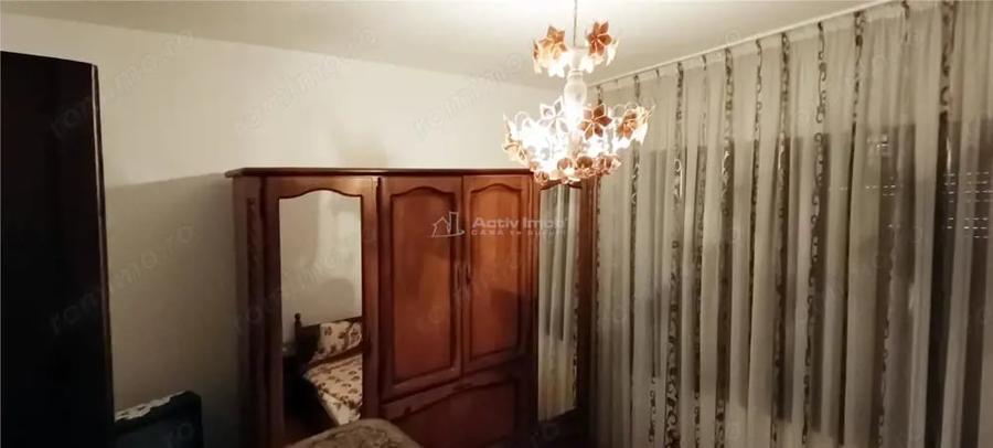 Casă cu 5 camere cu Teren 324 Mp în Berzasca