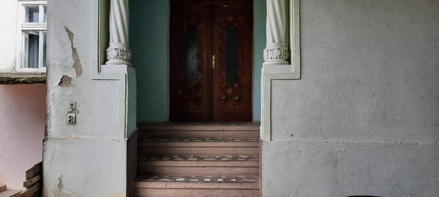 Casă individuală cu 2 camere cu Teren 720 Mp în Poiana Sibiului