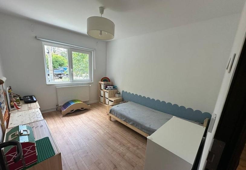 Apartament cu 3 camere decomandat în Plopilor