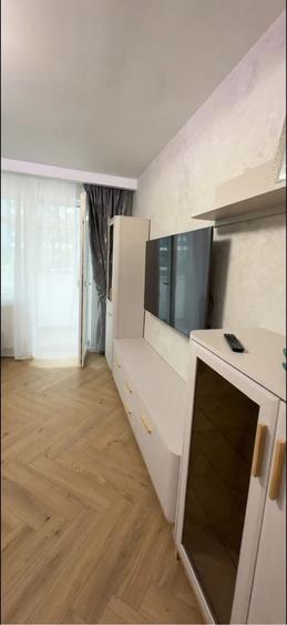 Apartament cu 3 camere semidecomandat în Cotroceni