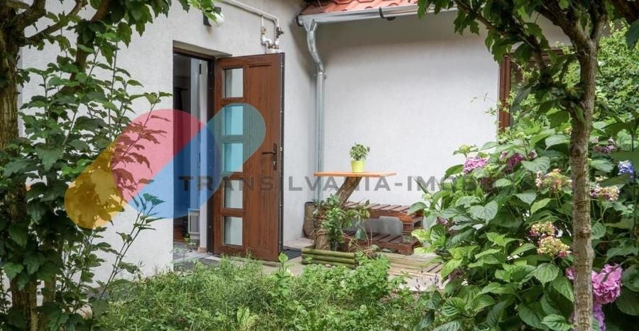 Apartament cu 2 camere semidecomandat, mobilat în Central
