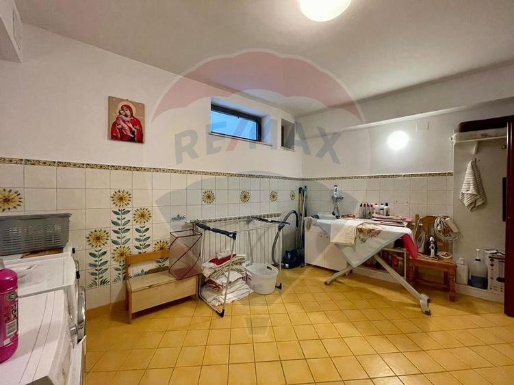 Apartament cu 3 camere de vânzare în zona Schei - 17