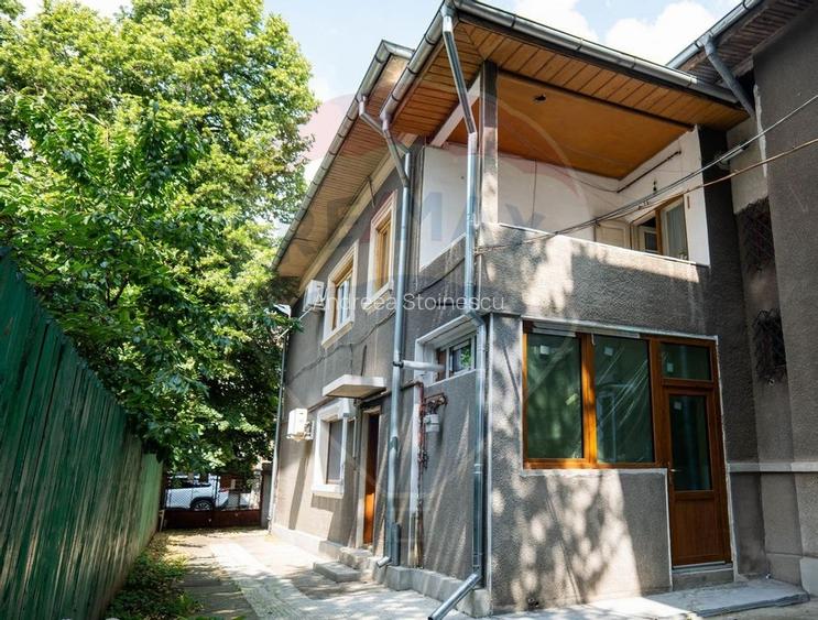 Vanzare apartament 3 camere in vila, cu garaj si curte, in Floreasca