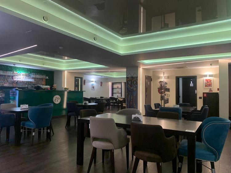 Spațiu comercial ultracentral, mobilat si echipat modern -aprox. 500 mp + terasă - 7