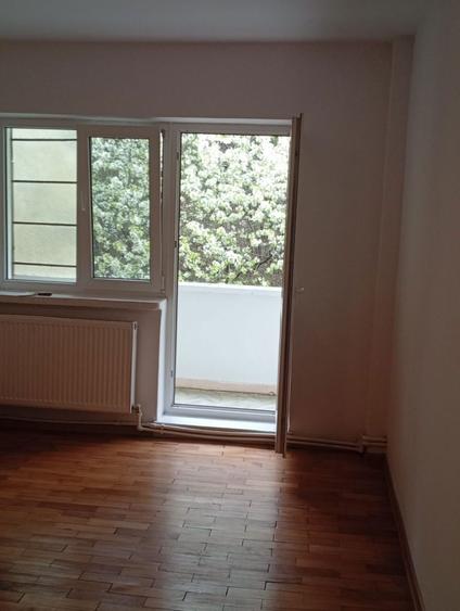 Vand apartament trei camere etaj 2,zona rezidentiala Piatra Neamt - 7