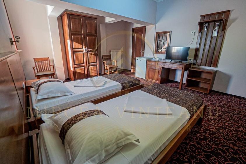 Hotel 3 Stele de Vânzare la  Delfinariu, aproape de Mamaia - 25