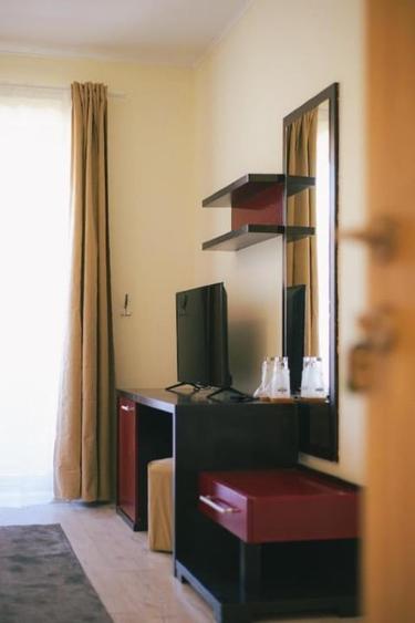 PENSIUNE in PREDEAL, cu 19 camere, restaurant, bar si 2 terase - 8