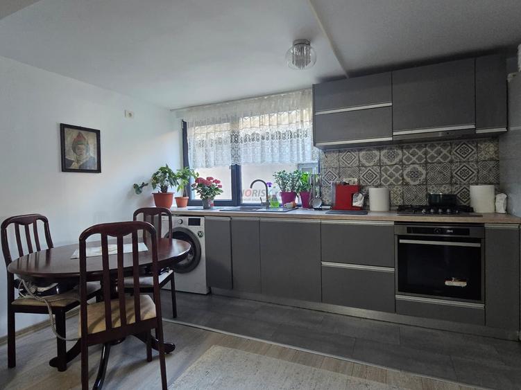 2 case + spațiu comercial | 6 dormitoare - băi proprii | 685 MP Teren - 5