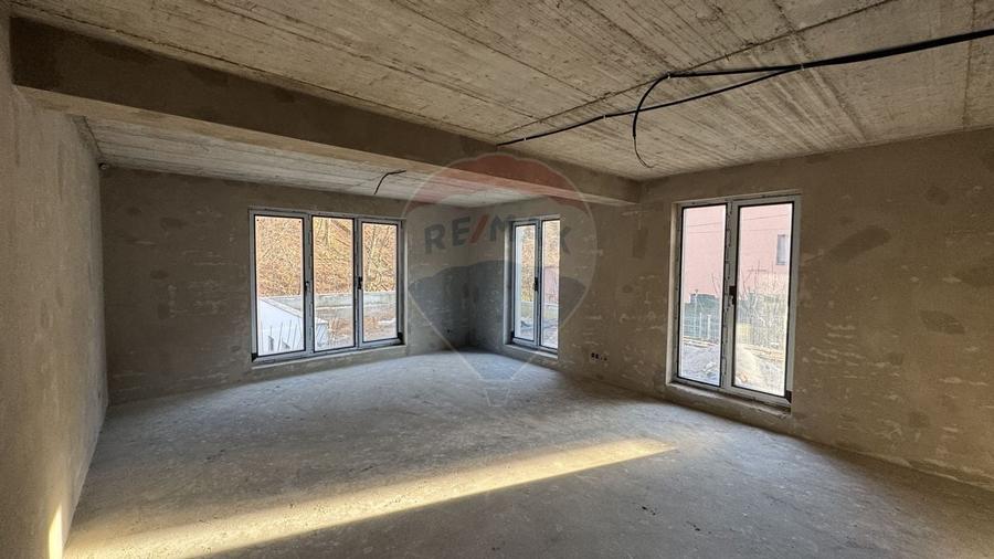 Casa noua de vanzare in zona Parcul Mare (Regina Maria)-semifinisata - 2