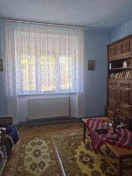 Locuință cu priveliște: Casă bifamilială într-o locație liniștită!!!Privat!!! - 8