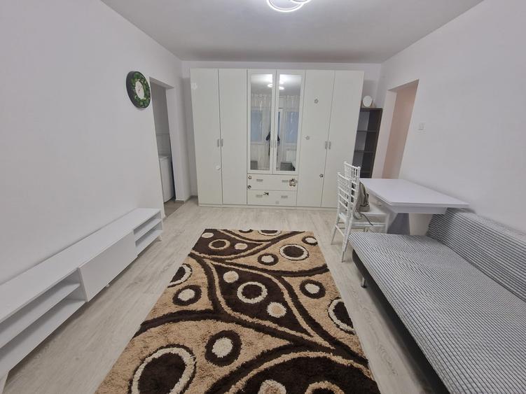 Apartament cu 3 camere, etaj 1/4, zona Mircea cel Batran - 4