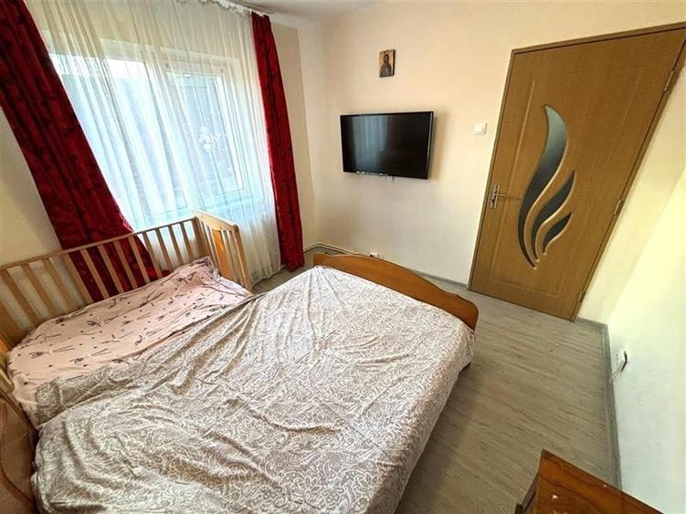 Zona Miron Costin - apartament 3 camere - etajul 2 - 4