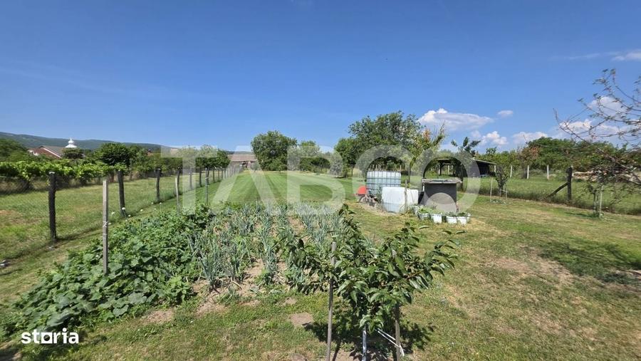 Casă cu 4 camere în Petrești