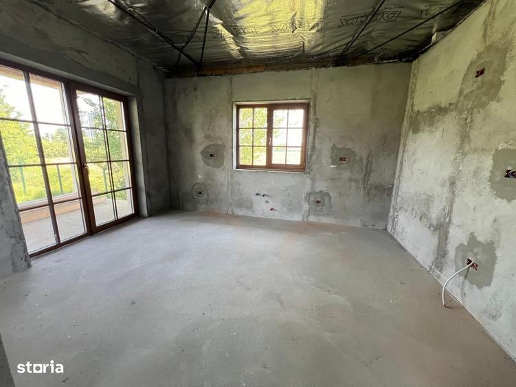 Casă cu 4 camere cu Teren 1500 Mp în Săcălășeni