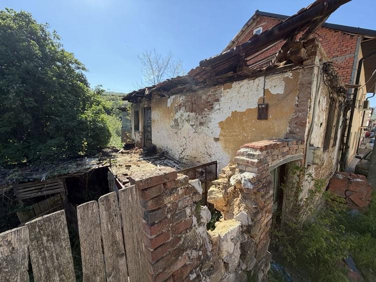 Teren + casa veche de vanzare in Toplet zona linistita, aproape de natura - 3