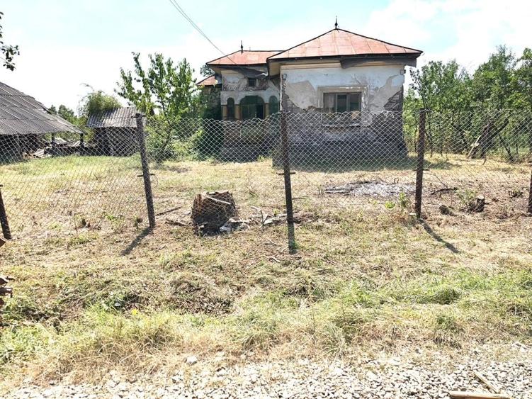 Mosoaia - casuta - Padurea Trivale - Teren intravilan - 11.275 mp/  4300 padure - 8