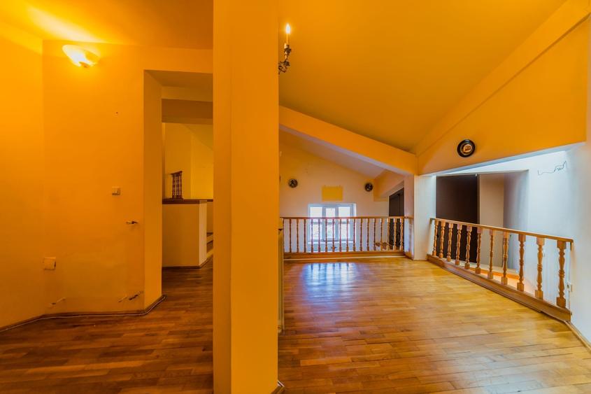 Vilă impunătoare cu arhitectură elvetiană pe 3 nivele - proprietar - 8