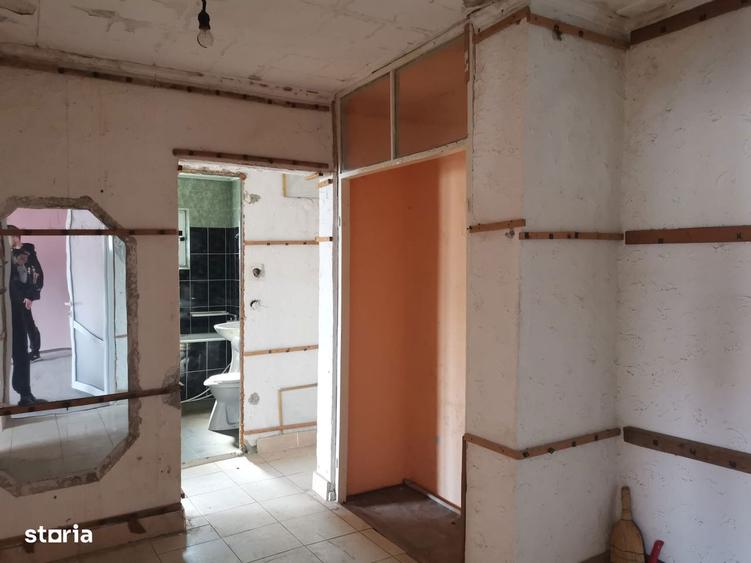 2 camere Topoloveni, etaj 4, finisaje clasice! - 10