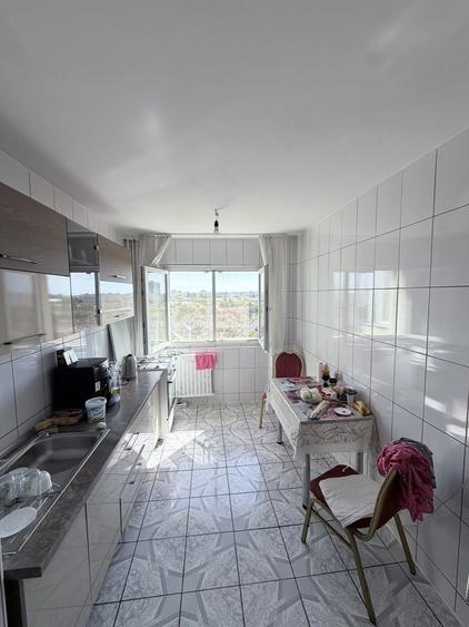 Apartament cu 3 camere decomandat în Lacul Tei