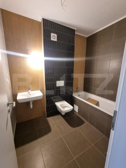 Garsoniera decomandata de 40 mp, bloc nou, parcare si boxa - 5