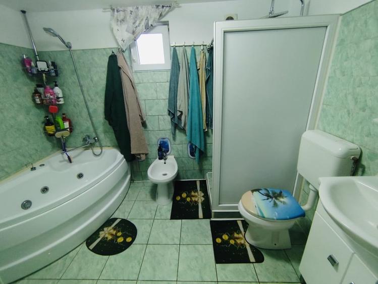 Casă individuală cu 4 camere cu Canalizare în Girocului
