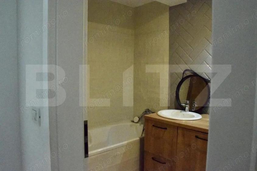 Apartament cu 5 camere, 3 bai, curte situat in vila, zona Tractorul - 1