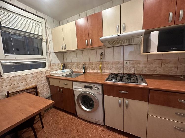 Apt 2 camere mobilate  Calea Victoriei, langa Hotel Radisson, etaj 2, bloc solid - 12