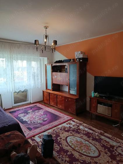 inchiriez apartament cu 3 camere pe str.panselutelor ap 18 etaj 1 - 4