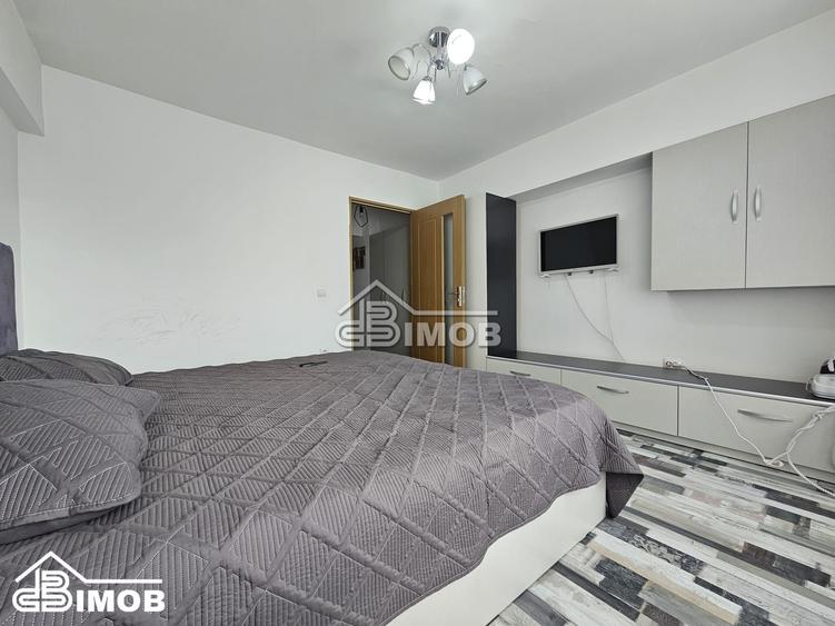 Apartament cu 3 camere, Calea București, etaj 3 - 5