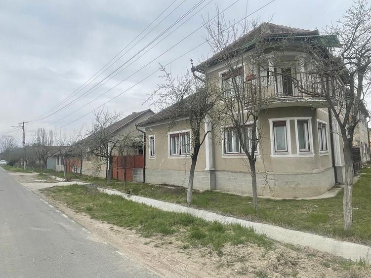 Casa de vanzare la drumul national, 2 pozitii, 2 CF-uri - 8