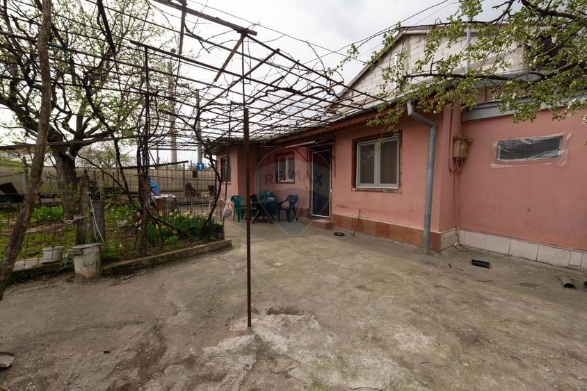 Casă de vânzare si teren 266mp în zona Giulesti - 1