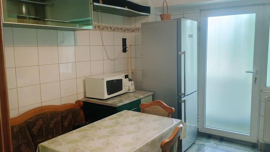 Apartament cu 3 camere decomandat în Exterior Sud