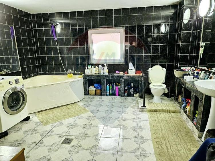 Casa / Vila cu 5 camere de vanzare - 8