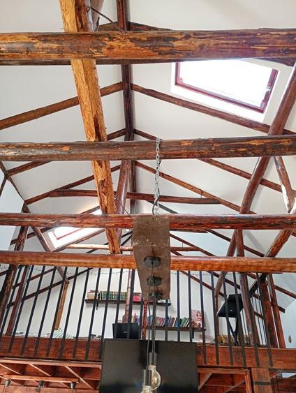 Domeniu cu doua case si curte de 2,4 hectare intravilan. - 3