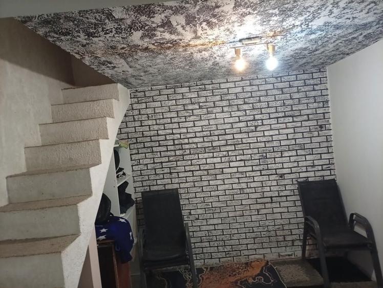 Vand 1/3 din casa +curte - 5