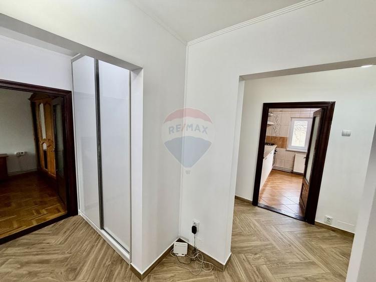 Apartament 3 camere etaj 1 - 18