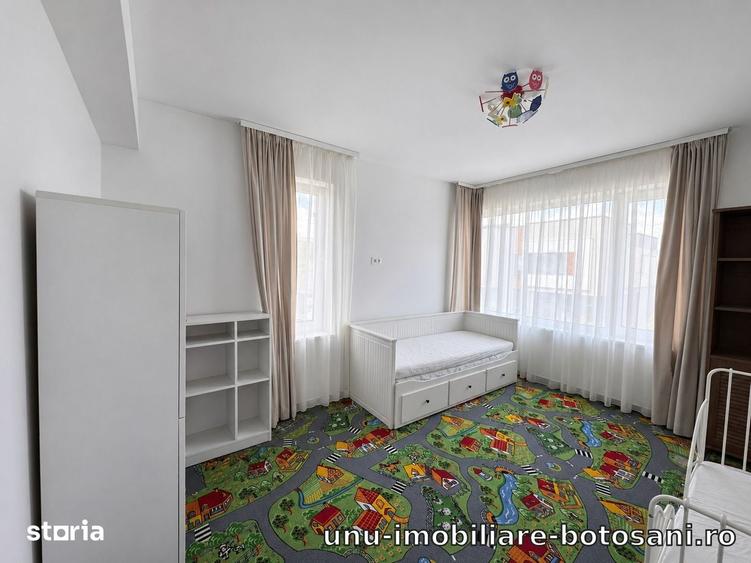 Casă cu 4 camere cu Teren 250 Mp în Central