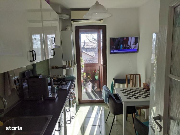 Garsoniera Spa?ioasa la Curte - 12