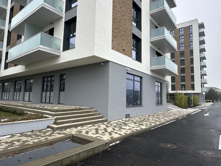Inchiriez spatiu comercial in complexul grand hill residence oradea - 3