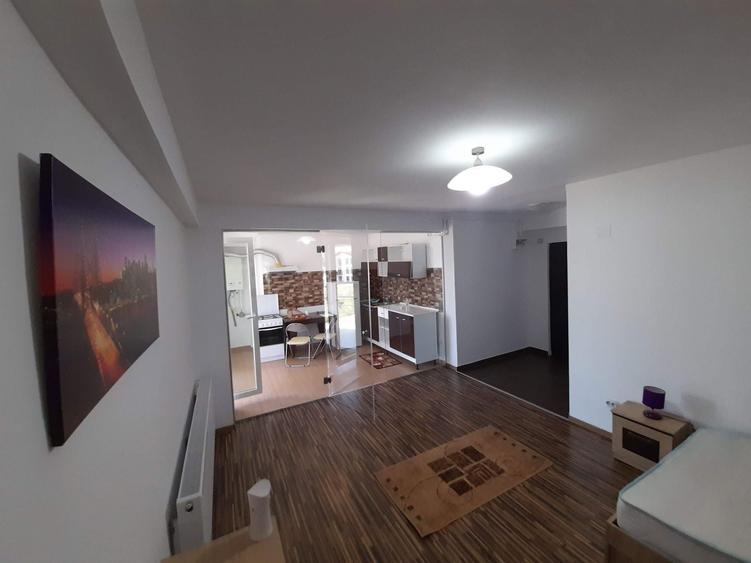 Inchiriez Garsoniera noua , zona Tractorul Mall Coresi - 4